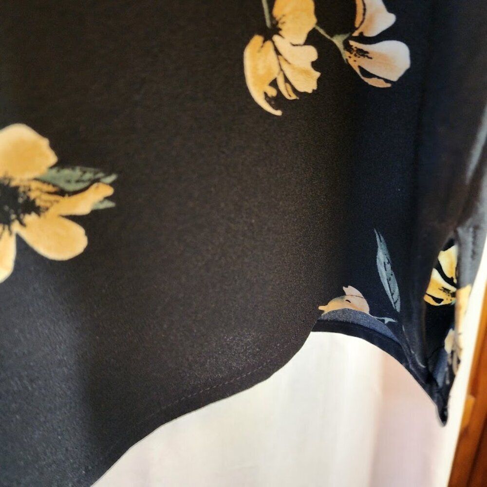HILARY RADLEY SIZE LARGE DARK NAVY TOP WITH FLORAL PATTERN SHORT SLEEVE - Picture 8 of 11